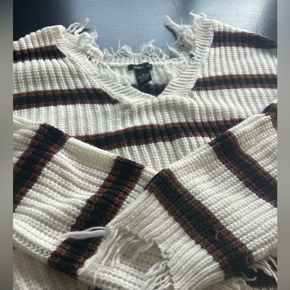 Sweater - Picture 3 of 4
